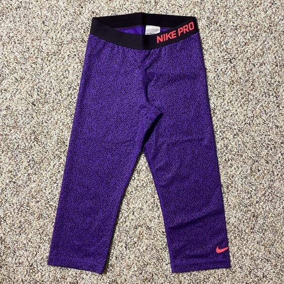 2 pairs Nike Pro Dri-fit capri pants - Picture 2 of 7